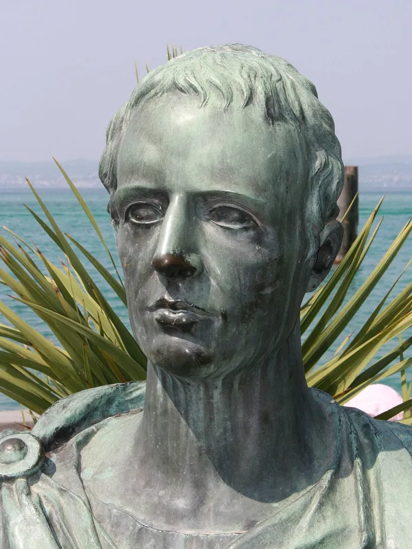 Statue of Catullus at Sirmione (photograph by Schorle, CC BY-SA 3.0)